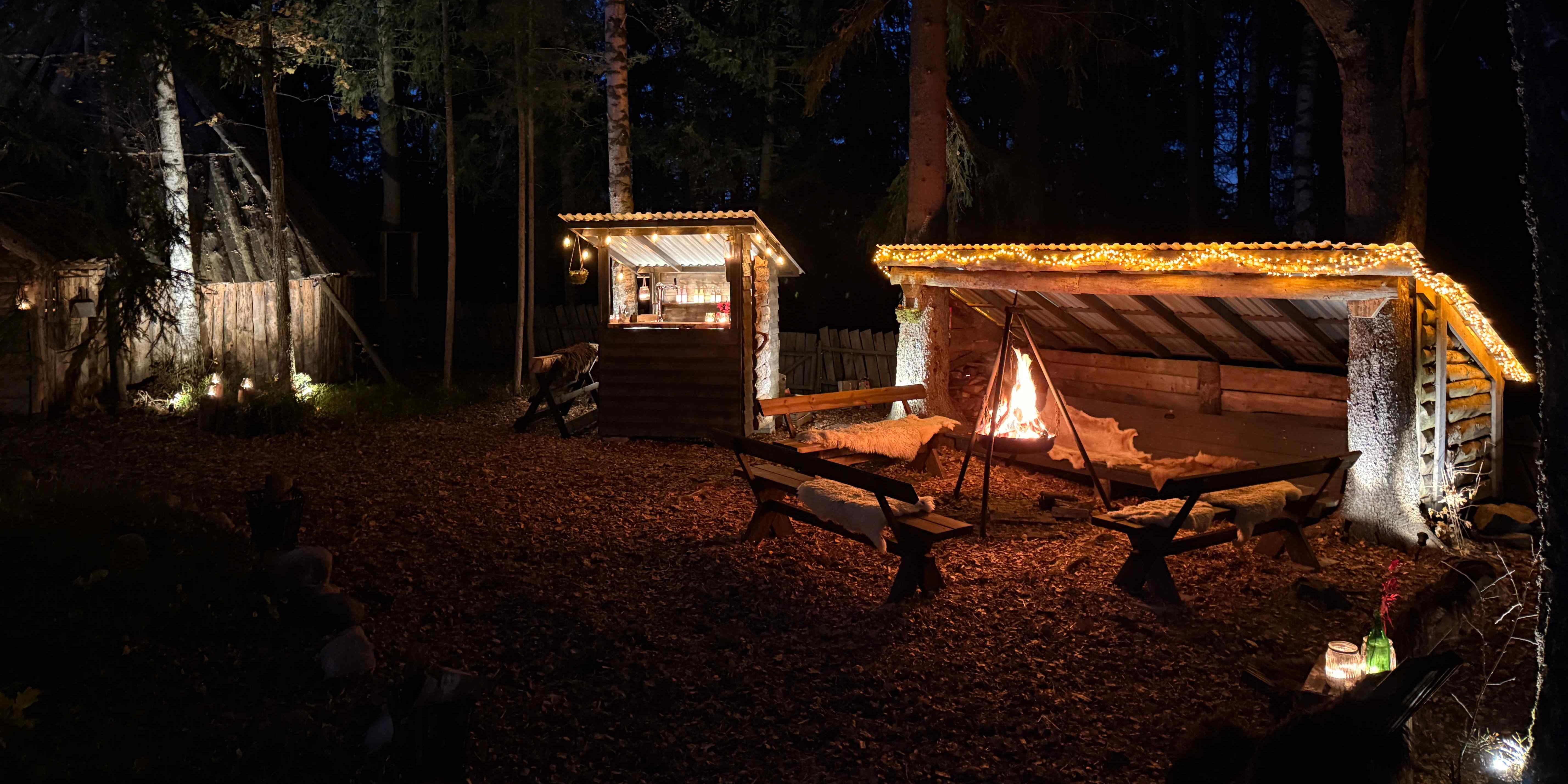 Baren og uteområdet utenfor lavvo