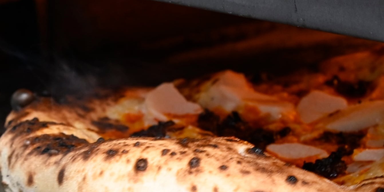 Ferdig stekt pizza hos Petter